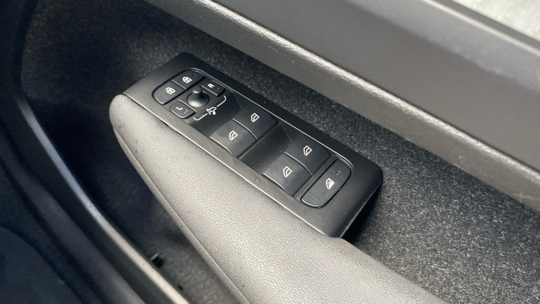 Volvo Xc40 2.0 B4P Inscription 5dr AWD Auto Petrol Estate